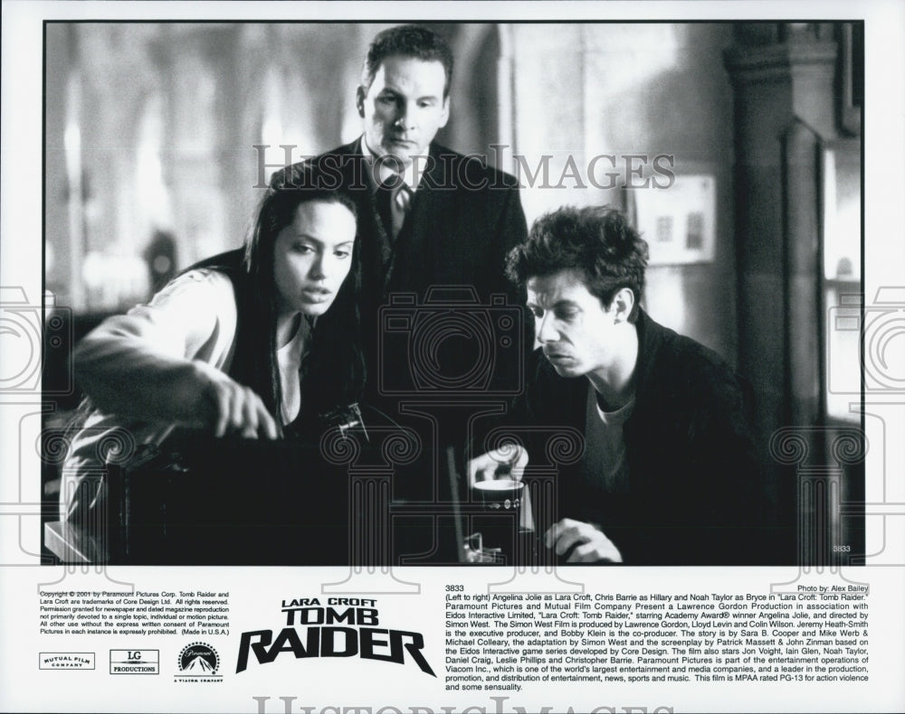 2001 Press Photo Angelina Jolie and Noah Taylor "Lara Croft Tomb Raider" - Historic Images