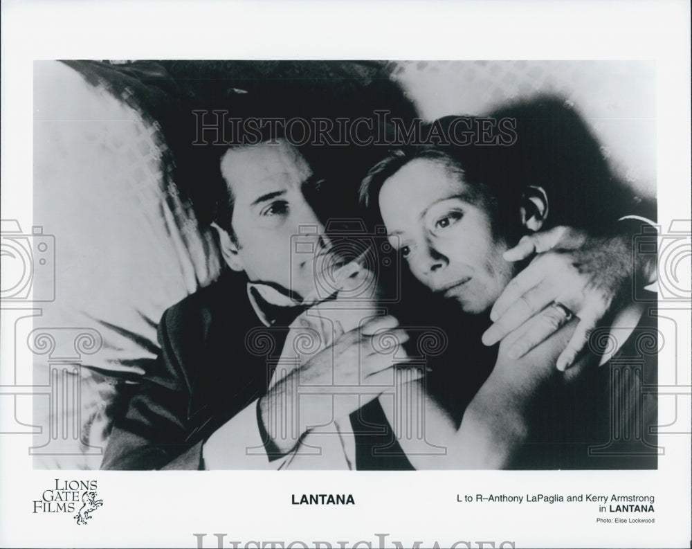 Press Photo Anthony LaPaglia and Kerry Armstrong in &quot;Lantana&quot; - Historic Images