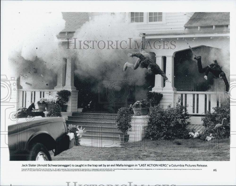 1993 Press Photo Actor Arnold Schwarzenegger In Film "Last Action Hero" - Historic Images