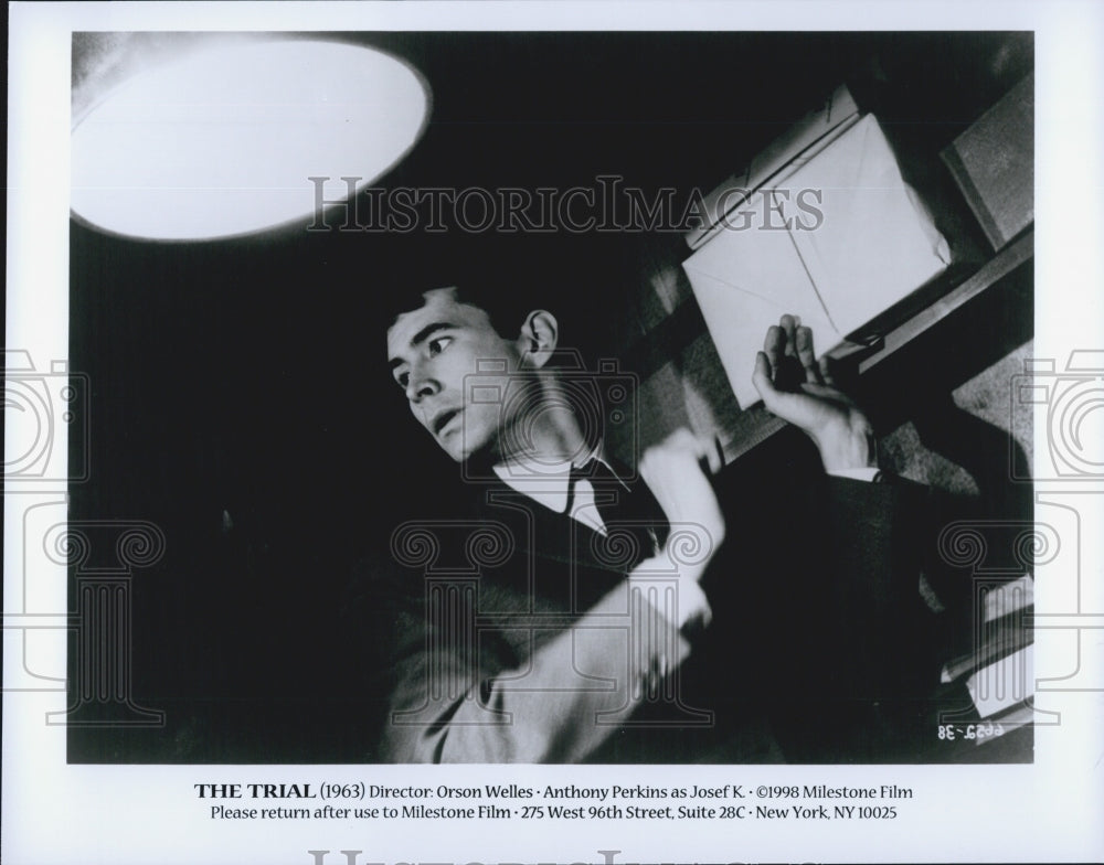 1963 Press Photo Director Orson Welles &quot;The Trial&quot; Stars Anthony Perkins - Historic Images