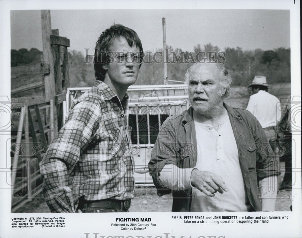 1976 Press Photo Peter Fonda, John Douchette "Fighting Mad" - Historic Images