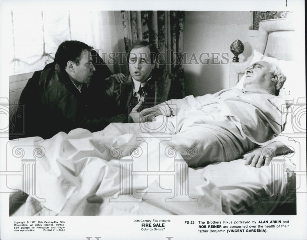 1977 Press Photo  "Fire Sale" Alan Arkin,Rob Reiner,Vincent Gardenia - Historic Images