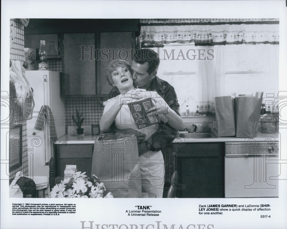 1984 Press Photo James Garner, Shirley Jones "Tank" - Historic Images