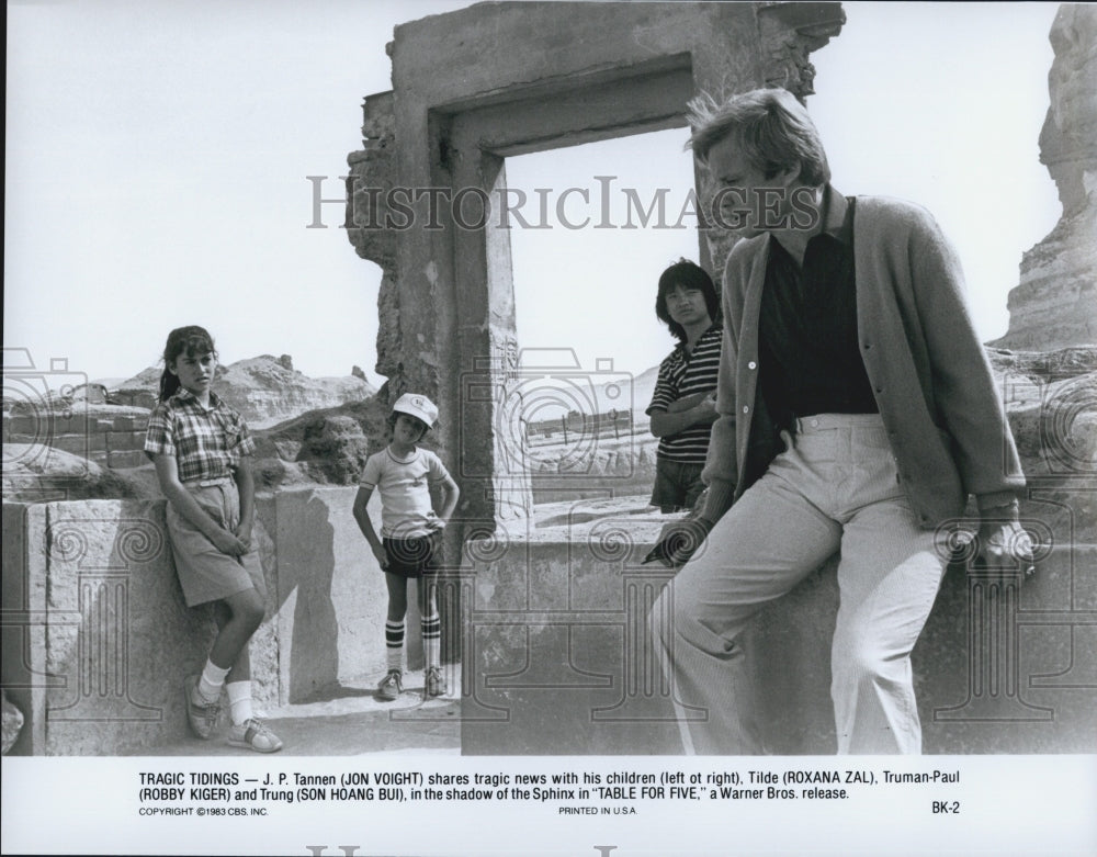 1983 Press Photo Jon Voight & Roxana Zal in "Table For Five" - Historic Images