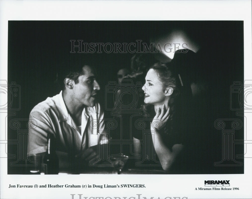 1996 Press Photo Jon Favreau &amp; Heather Graham in &quot;Swingers&quot; - Historic Images