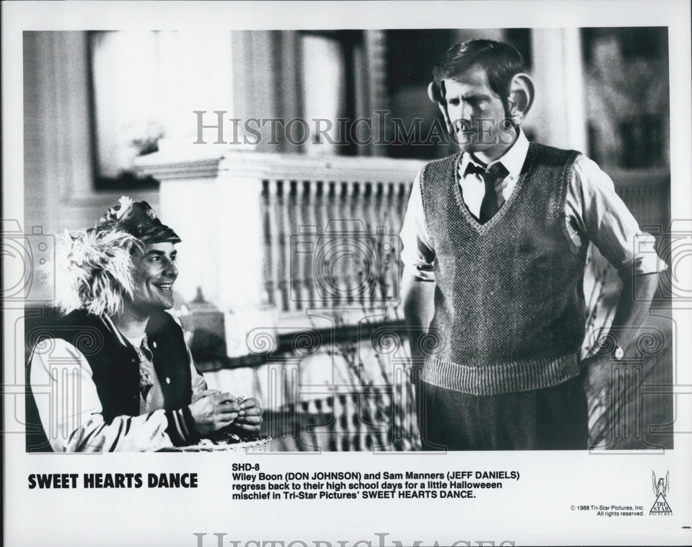 1988 Press Photo Don Johnson &amp; Jeff Daniels in &quot;Sweet Hearts Dance&quot; - DFPG51669 - Historic Images