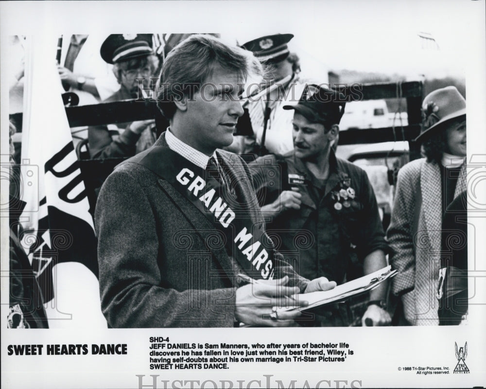 1988 Press Photo Actor Jeff Daniels in "Sweet Hearts Dance" Film - Historic Images