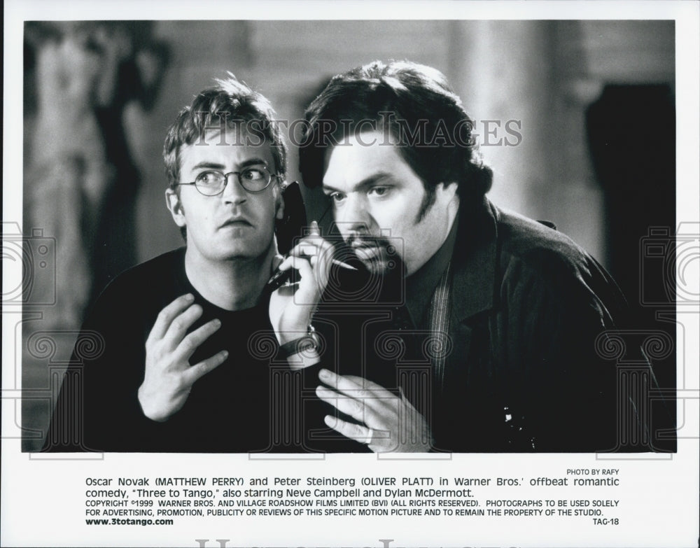 1999 Press Photo Matthew Perry, Oliver Platt "Three to Tango" - Historic Images