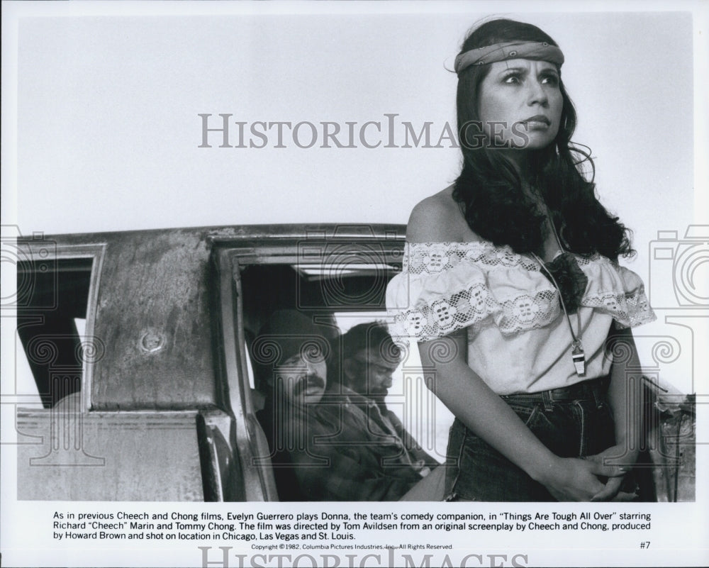 1982 Press Photo &quot;Things Are Tough All Over Cheech Marin Tommy Chong Evelyn - Historic Images