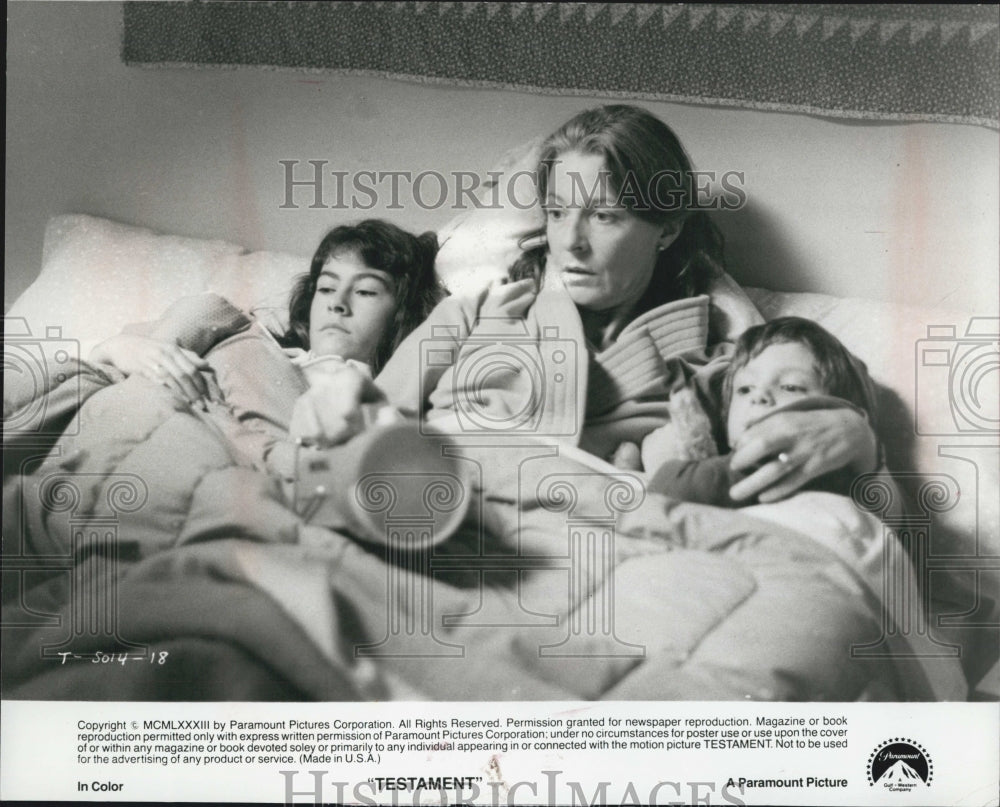 1983 Press Photo &quot;Testament&quot; Jane Alexander,Roxana Zal &amp; Lukas Haas - Historic Images