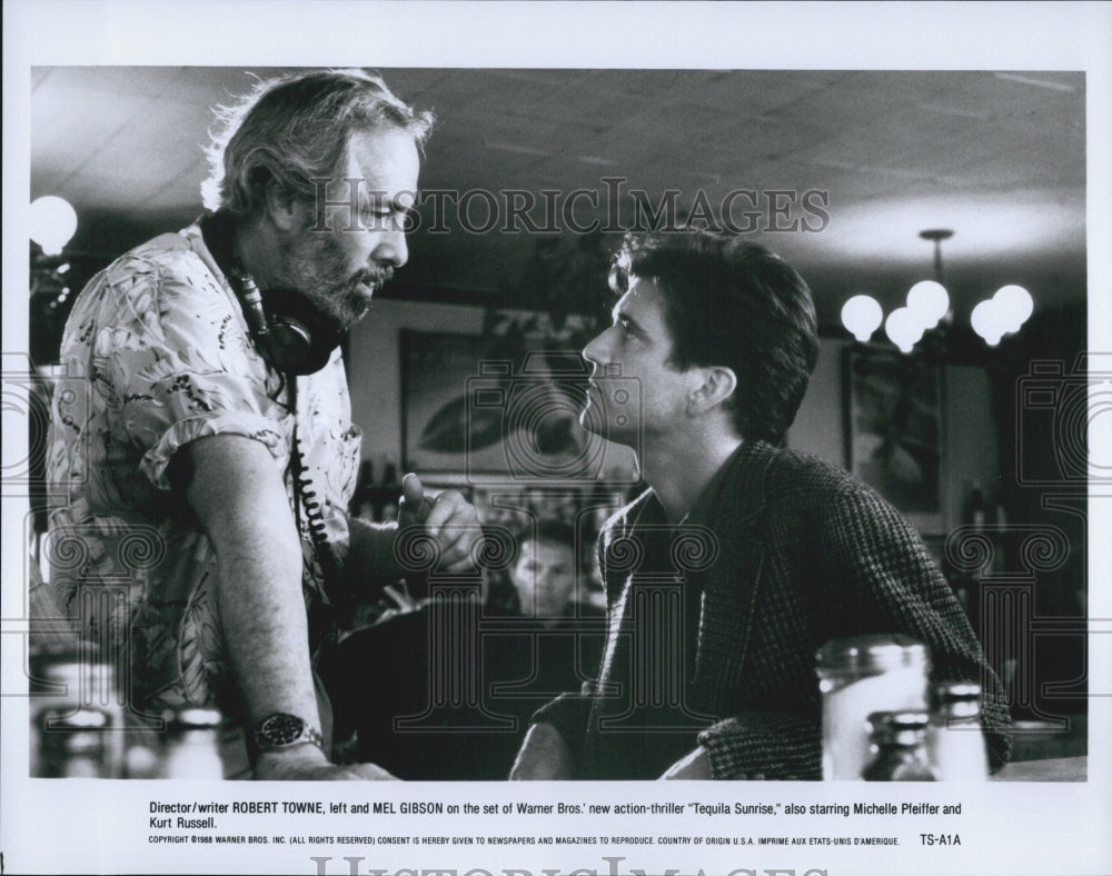 1988 Press Photo Director Robert Towne, "Tequila Sunrise" And Actor Mel Gibson - Historic Images