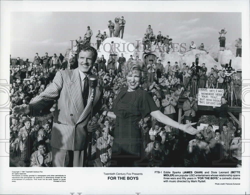 1984 Press Photo Comedic Drama For The Boys James Caan and Bette Midler - Historic Images