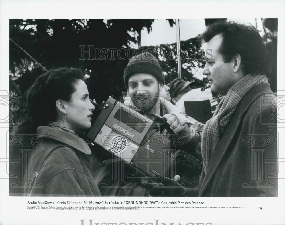 1993 Press Photo Andie MacDowell, Chris Elliott, Billy Murray In &quot;Groundhog Day&quot; - Historic Images