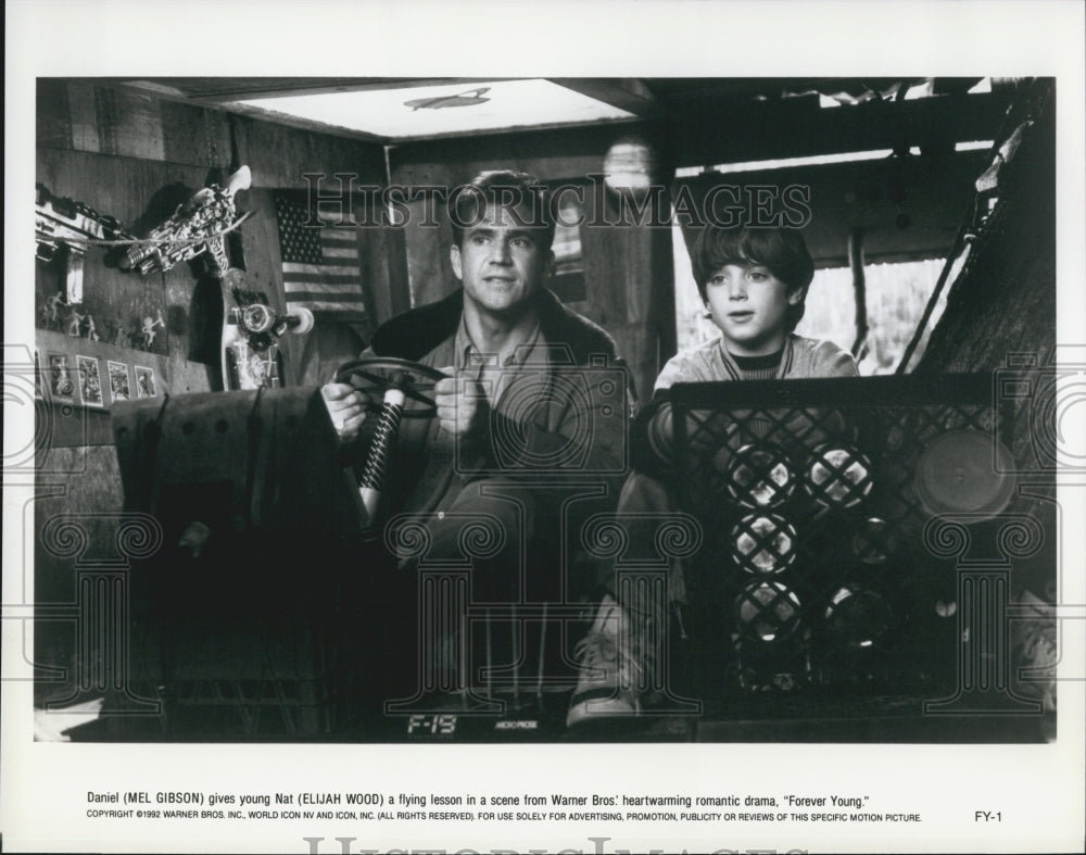 1992 Press Photo  "Forever Young" Elijah Wood & Mel Gibson - Historic Images