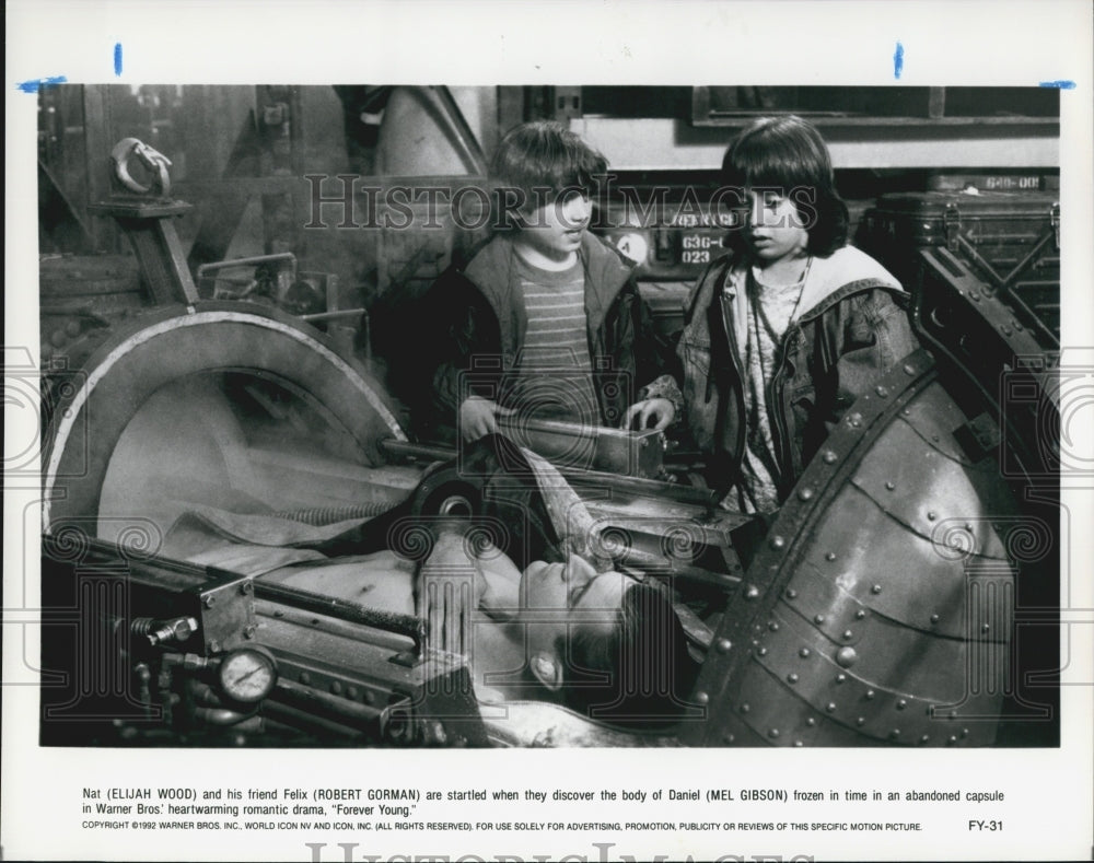 1992 Press Photo  "Forever Young" Elijah Wood & Robert Gorman,Mel Gibson - Historic Images