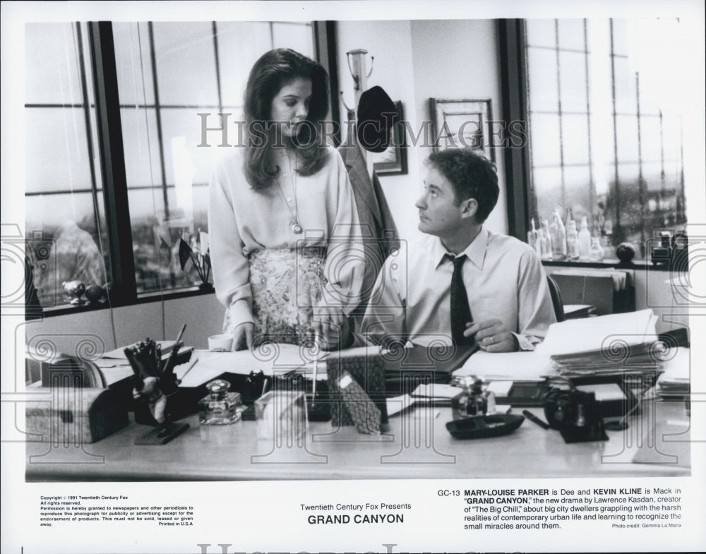 1991 Press Photo Actress Mary-Louise Parker, Kevin Kline in "Grand Canyon" Film - Historic Images