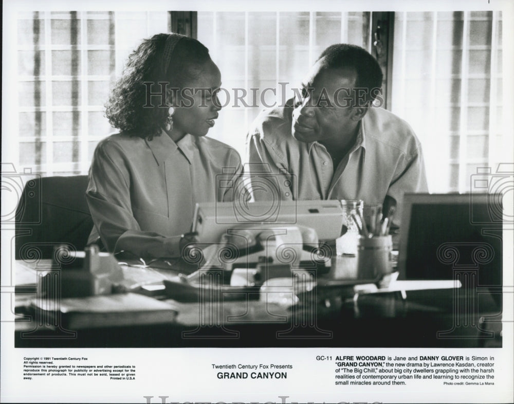 1991 Press Photo Actress Alfre Woodard, Danny Glover in "Grand Canyon" Film - Historic Images