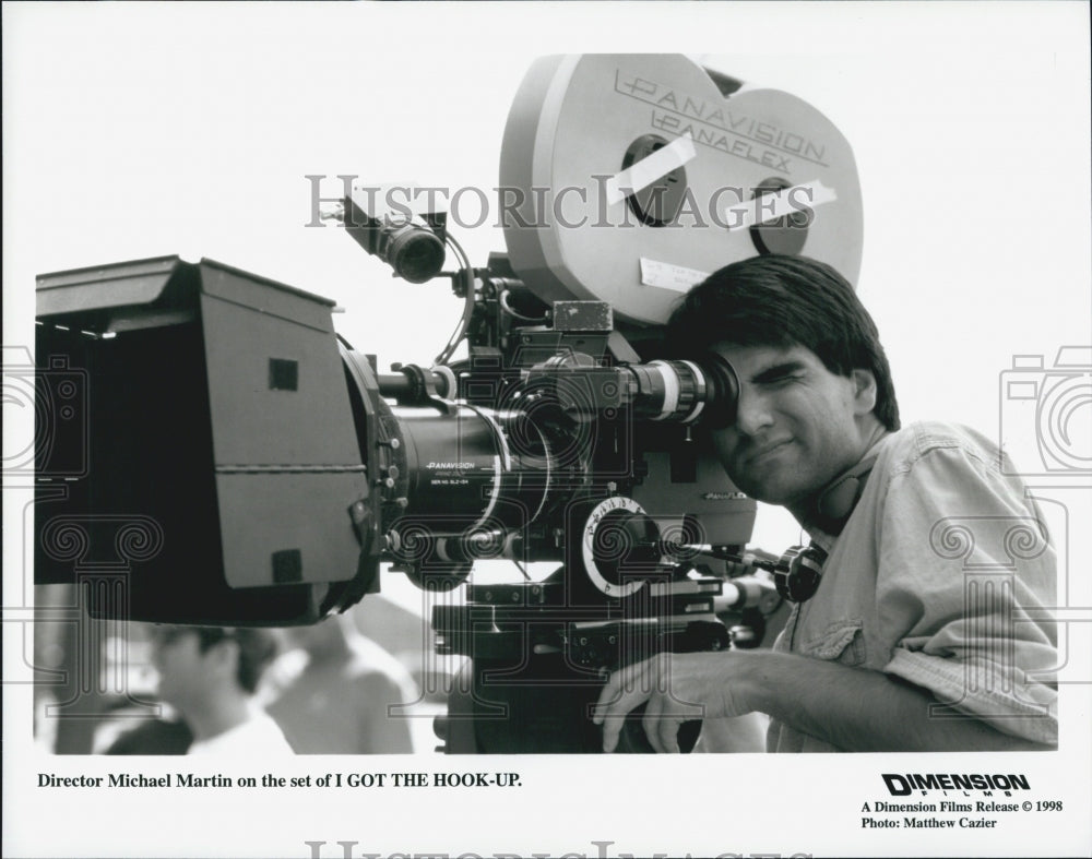 1998 Press Photo Director Michael Martin On The Set Of Film "I Got The Hook-Up" - Historic Images