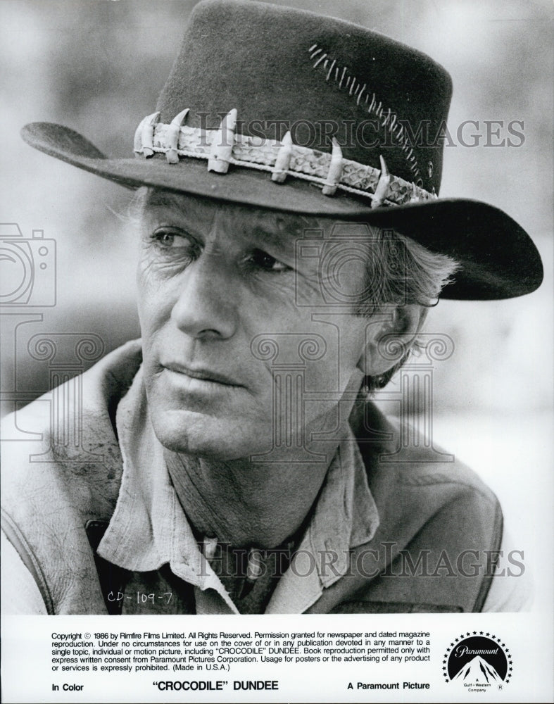 1986 Press Photo Actor Paul Hogan Starring In Comedy "Crocodile Dundee" - Historic Images