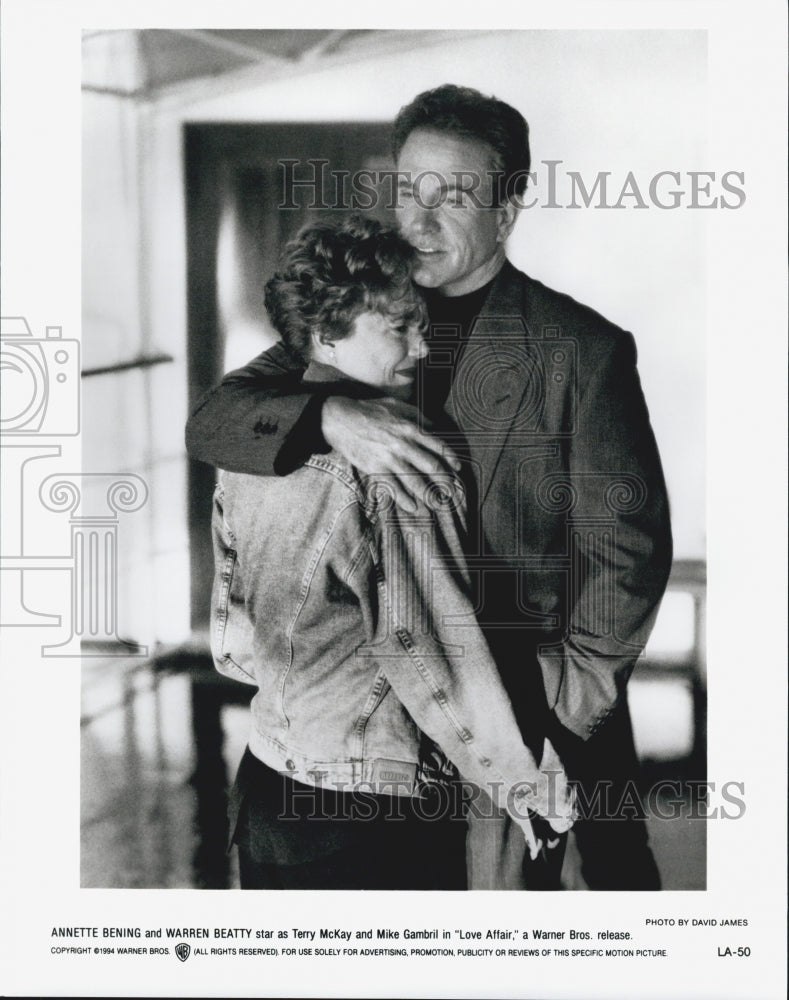 1994 Press Photo Warren Beatty &amp; Annette Benning Star In Love Affair - Historic Images