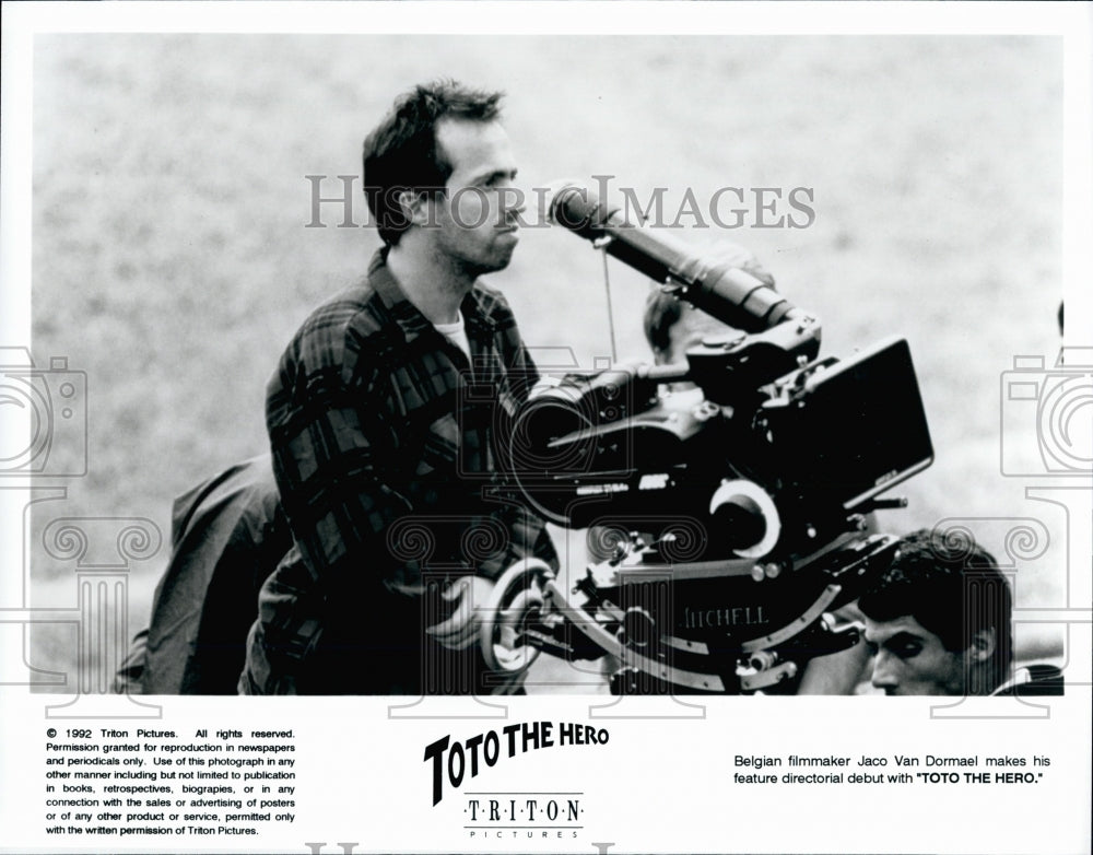 1992 Press Photo Belgian filmaker Jaco Van Dormael on location for Toto The Hero - Historic Images