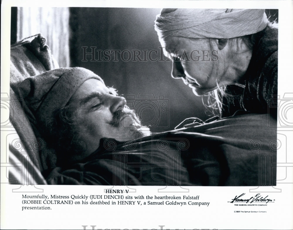 1989 Press Photo Judi Dench and Robbie Coltrane in the film Henry V - Historic Images