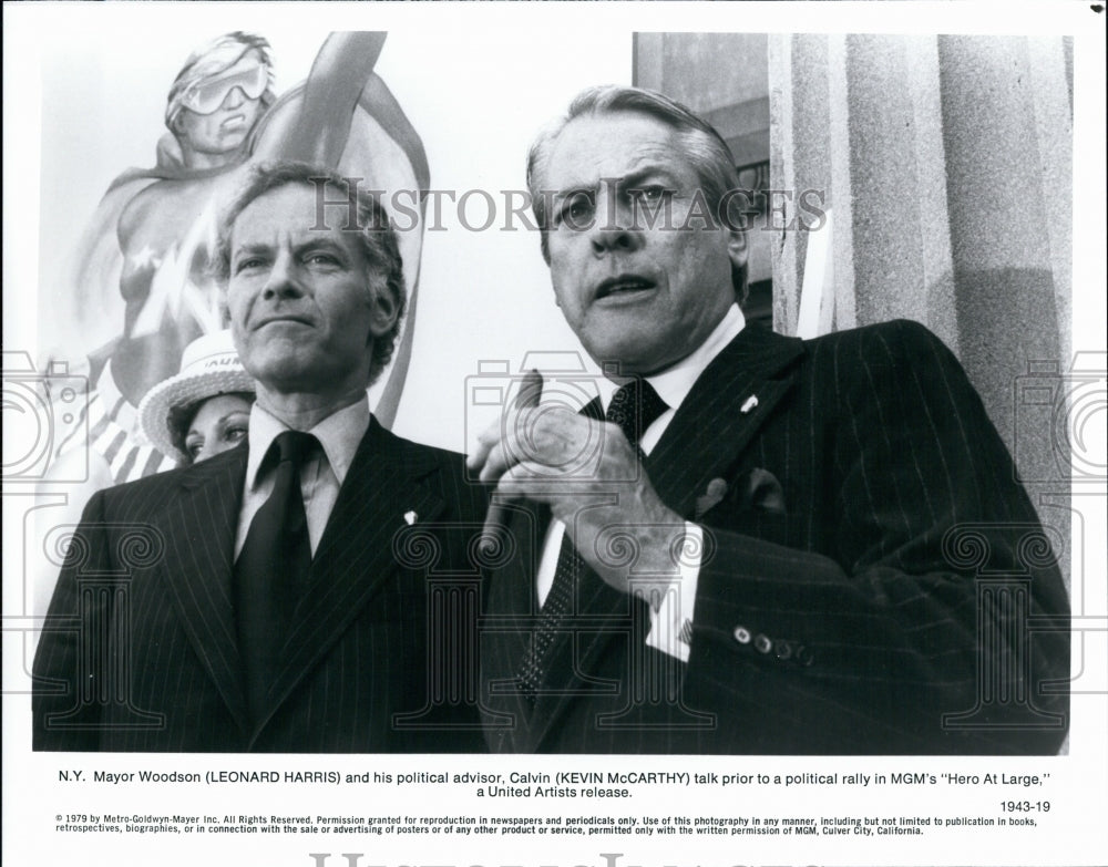 1979 Press Photo Leonard Harris Kevin McCarthy In &quot;Hero At Large&quot; - DFPG57321 - Historic Images