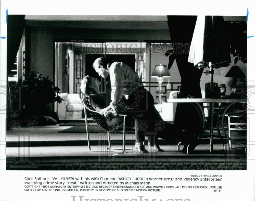 1995 Press Photo Actor Val Kilmer, Ashley Judd in "Heat" Film - Historic Images