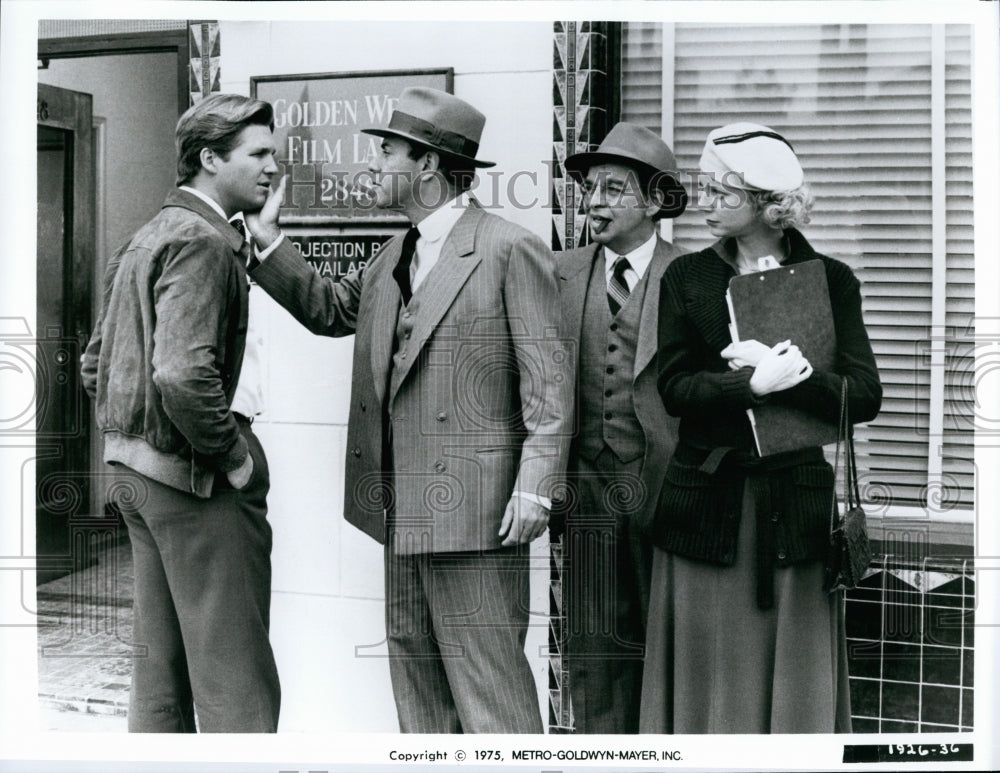 1975 Press Photo Actor Jeff Bridges, Alan Arkin in "Hearts of the West" Film - Historic Images
