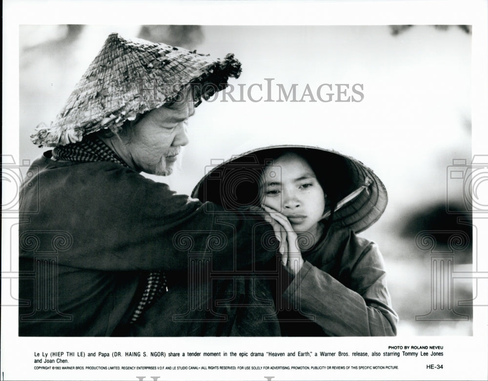 1993 Press Photo Actor Dr. Haing S. Ngor, Hiep Thi Le in &quot;Heaven Earth&quot; - Historic Images