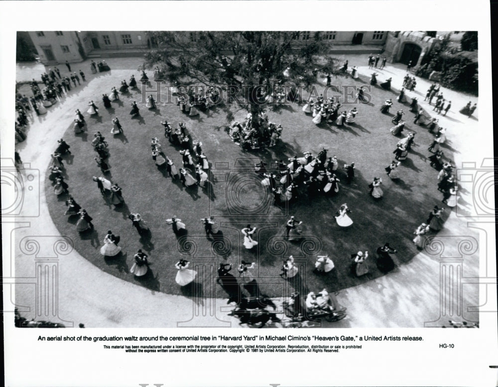 1981 Press Photo Actors Dancing In Michael Cimino Movie "Heaven's Gate" - Historic Images