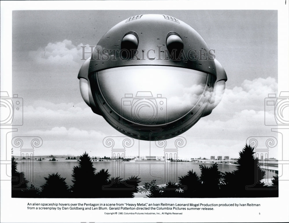 1981 Press Photo space ship over Pentagon in scene from Heavy Metal - Historic Images