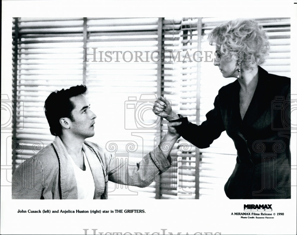 1990 Press Photo John Cusack &amp; Anjelica Huston in the film The Grifters - Historic Images