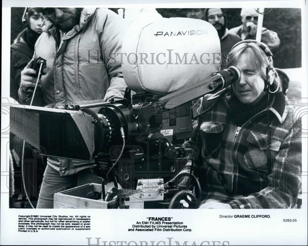 1982 Press Photo Director Graeme Clifford of Movie Frances Universal Pictures - Historic Images