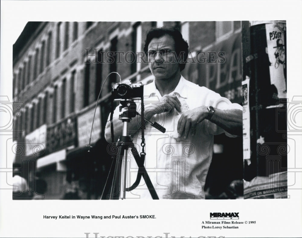 1995 Press Photo Actor Harvey Keitel In Wayne Wang And Paul Auster Film "Smoke" - Historic Images