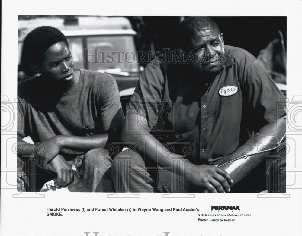1995 Press Photo Actors Harold Perrineau And Forest Whitaker In Movie "Smoke" - Historic Images