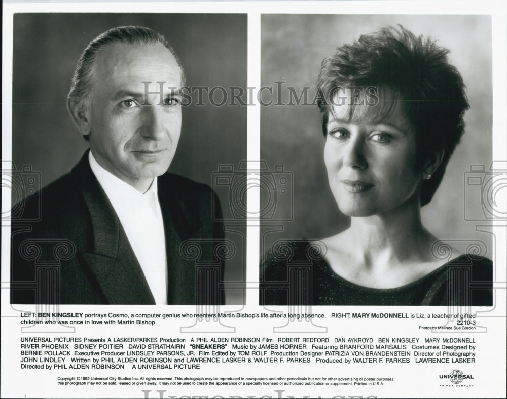 1992 Press Photo Ben Kingsley And Mary McDonnell In Movie "Sneakers" - Historic Images