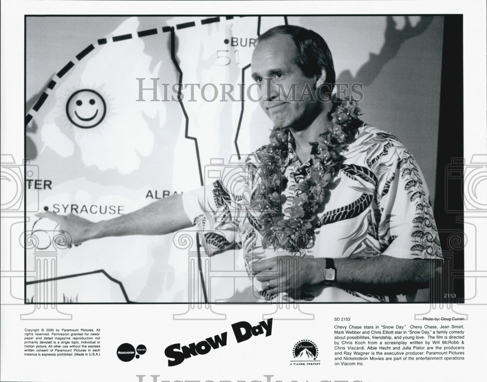 2000 Press Photo Actor Chevy Chase Stars In Movie "Snow Day" - Historic Images