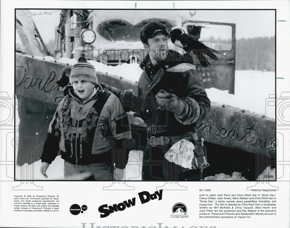 2000 Josh Peck And Chris Elliott In Movie &quot;Snow Day&quot;-Historic Images
