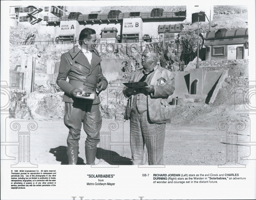 1986 Press Photo Richard Jordan And Charles Durning In Movie "Solarbabies" - Historic Images