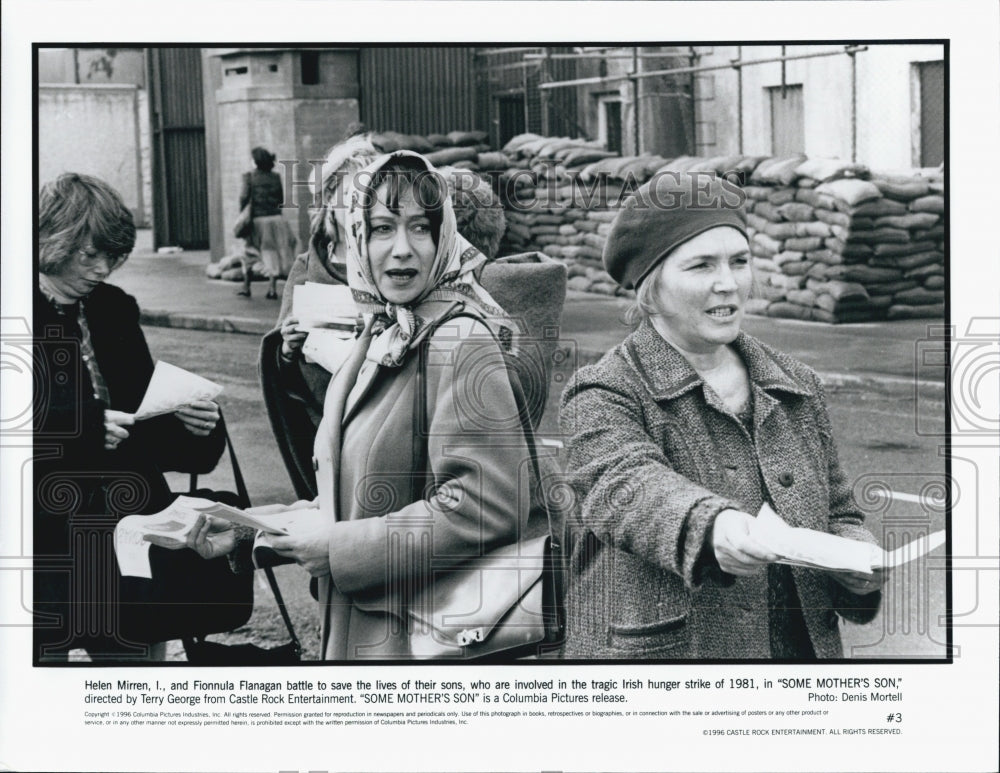 1996 Press Photo Helen Mirren And Fionnula Flanagan In Movie &quot;Some Mother&#39;s Son&quot; - Historic Images