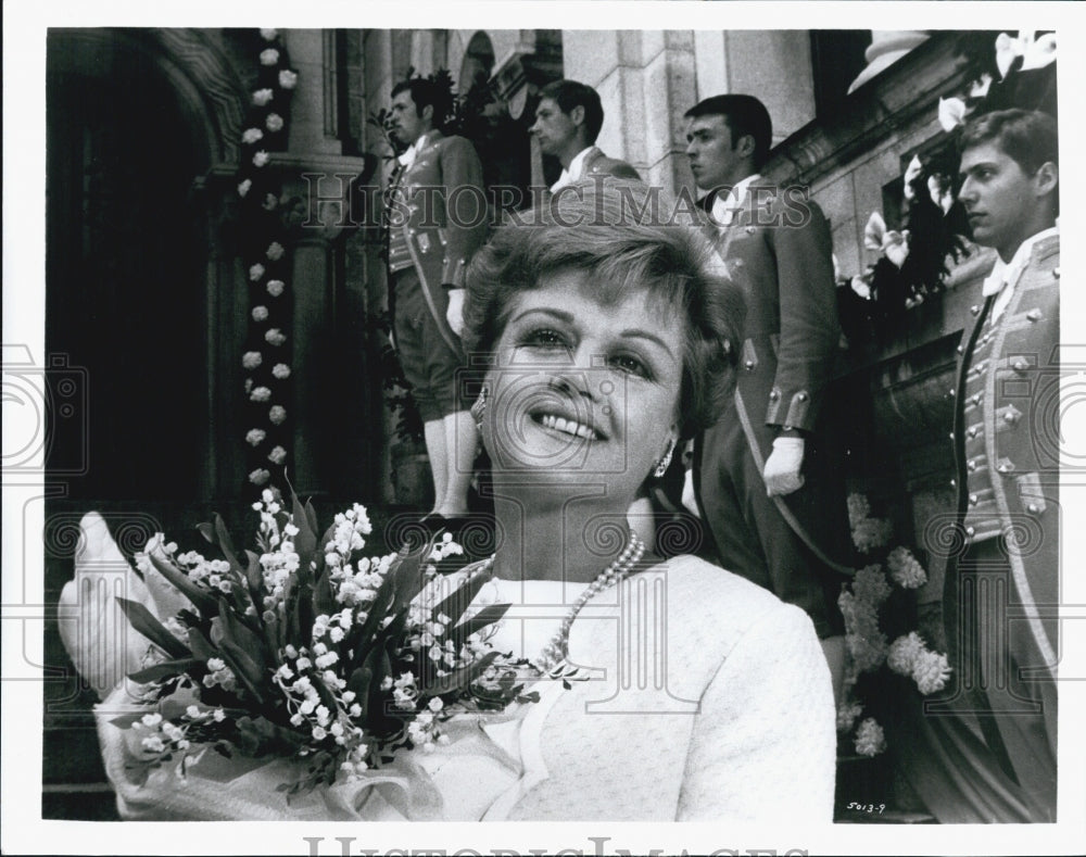 Press Photo Up Close Picture Of Actress Angela Lansbury - Historic Images