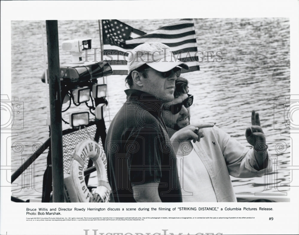 1993 Press Photo Actor Bruce Willis Director Rowdy Herrington Striking Distance - Historic Images