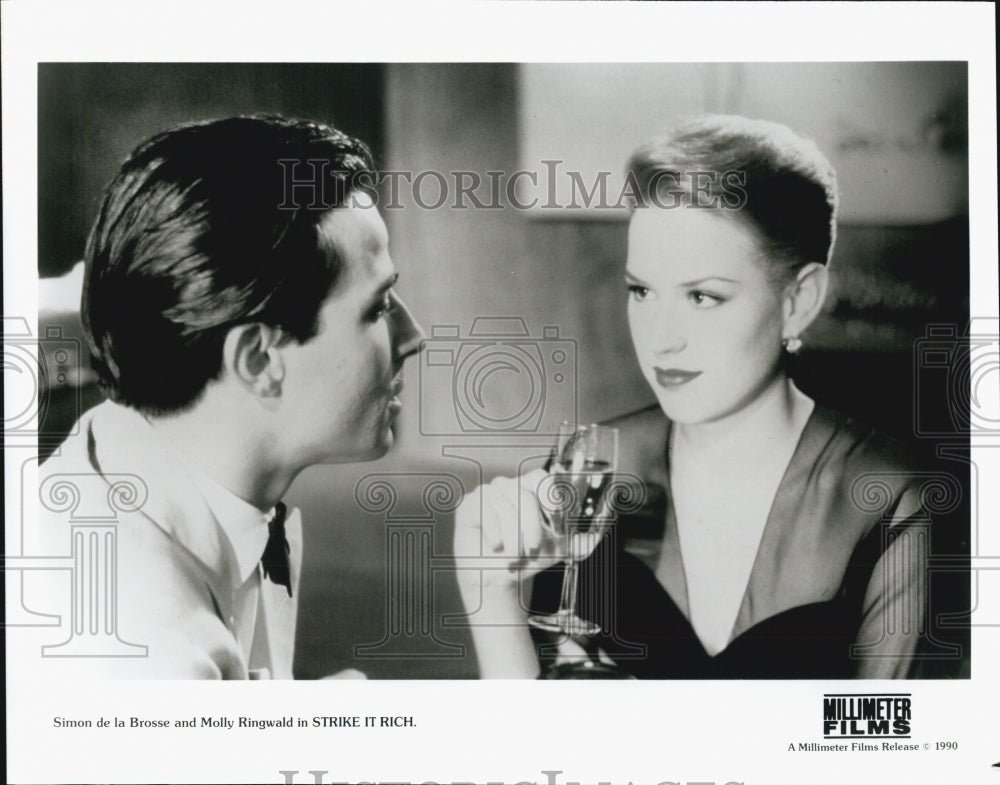 1990 Press Photo Simon de la Brosse And Molly Ringwald In Movie "Strike It Rich" - Historic Images