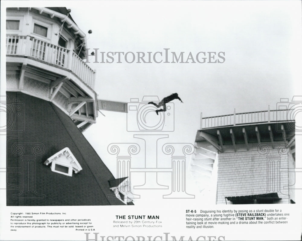 1980 Press Photo Movie The Stunt Man With Actor Steve Railsback Starring as a - Historic Images