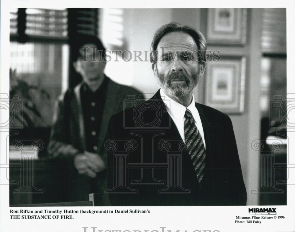 1996 Press Photo Daniel Sullivan's The Substance of Fire with Actors Timothy - Historic Images