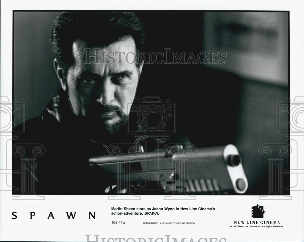 1997 Press Photo Actor Martin Sheen in "Spawn" Film - Historic Images