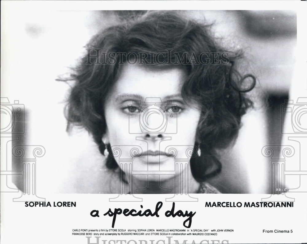 1977 Press Photo Actress Sophia Loren Actor Marcello Mastroianni A Special Day - Historic Images