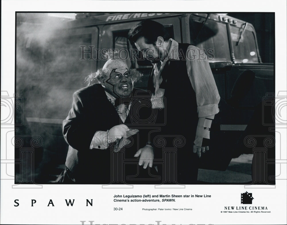 1997 Press Photo Actor John Leguizamo, Martin Sheen in "Spawn" Film - Historic Images
