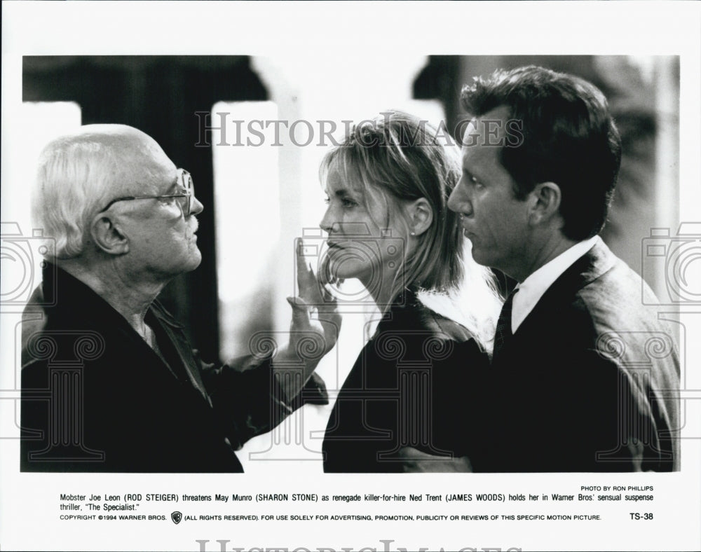 1994 Press Photo Rod Steiger, Sharon Stone, James Woods in &quot;The Specialist&quot; Film - Historic Images